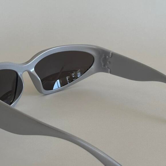 Y2K Grey Silver Vintage Sunglasses – Unique Frame Shape, Unisex, UVA UVB, New - Picture 5 of 8